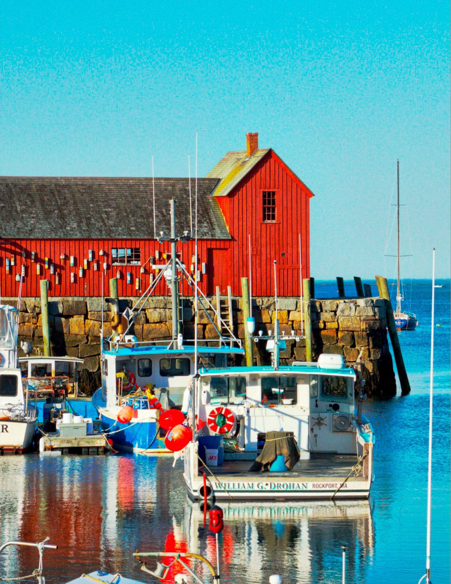 ROCKPORT FUE FUNDADA EN 1971 EN UNA PEQUEÑA CIUDAD COSTERA DE NUEVA INGLATERRA CON EL MISMO NOMBRE. FUNDADA POR UN DÚO DE PADRE E HIJO, SU OBJETIVO ERA PONER LA COMODIDAD EN PRIMER LUGAR, SIN COMPROMETER EL ESTILO.